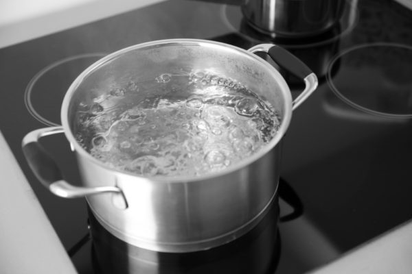料理の「茹でる」と「湯がく」の違いとは?わかりやすく解説 – スッキリ