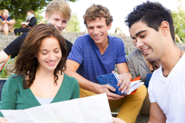 「レギュラー」の意味とは?使い方から英語や対義語や類語まで解説 スッキリ