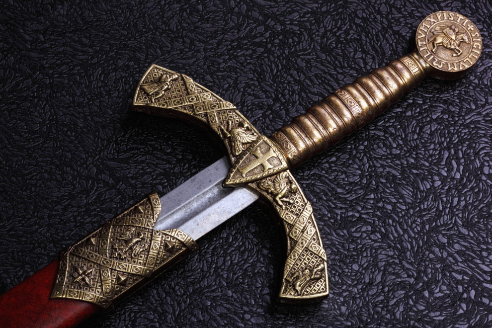 ことわざ 諸刃の剣 の意味とは 類義語から対義語や英語まで解説 スッキリ